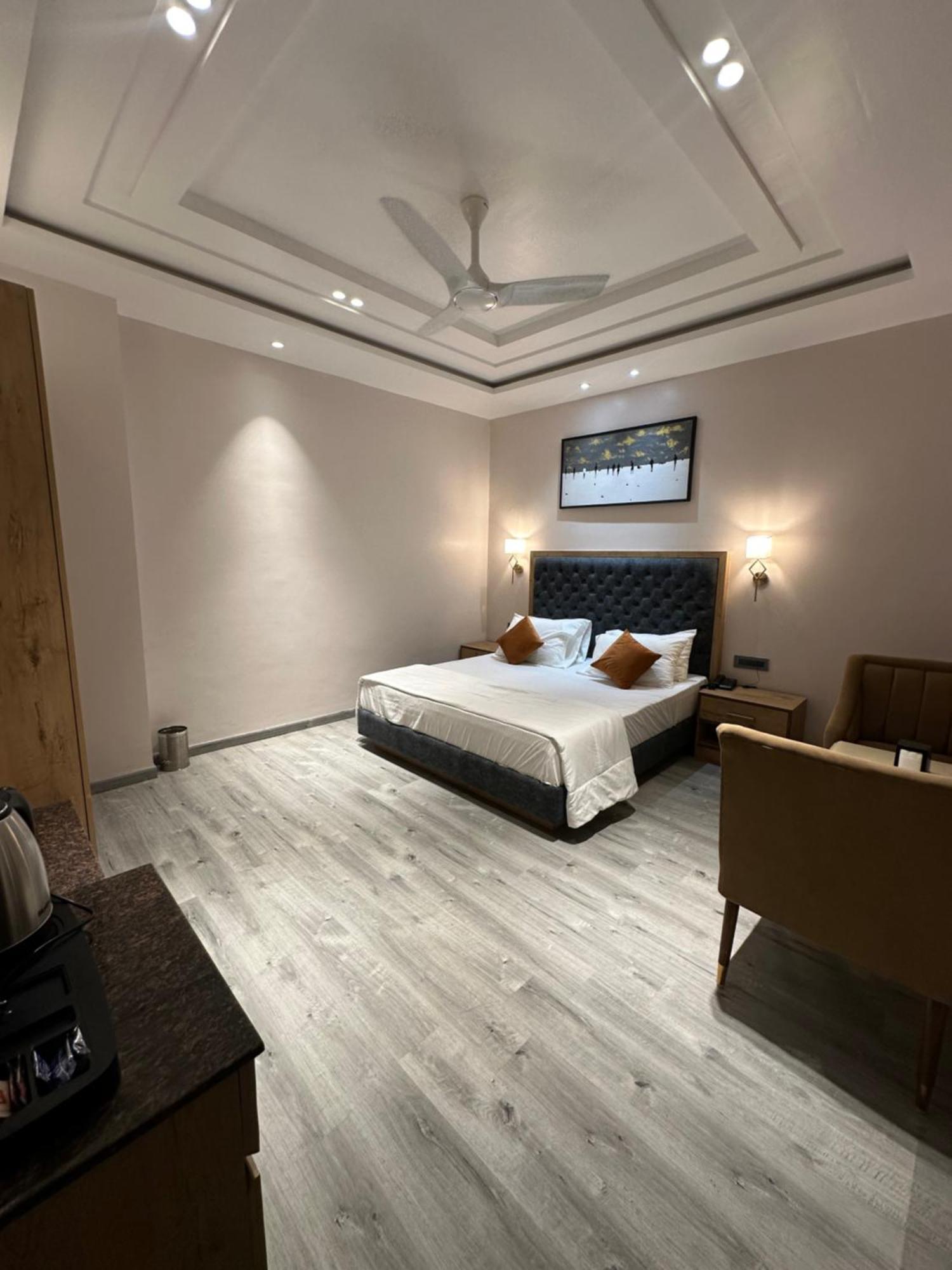 Mayur Simran Rājpura Exterior foto